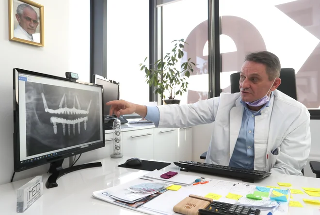 Tole je high end estomatologije, pravi Marko Krmpotić. FOTO: Dejan Javornik/Slovenske novice
