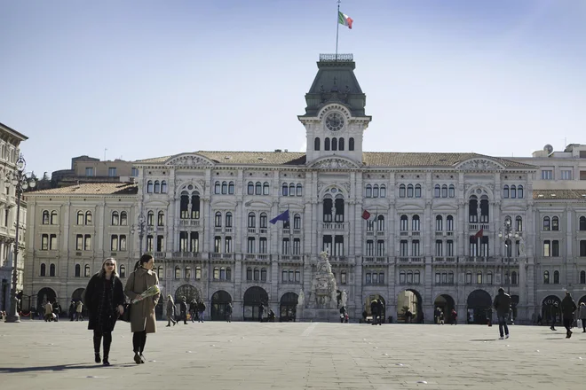 V Trstu je še vedno čutiti nostalgijo po habsburških časih. FOTO: Leon Vidic/Delo
