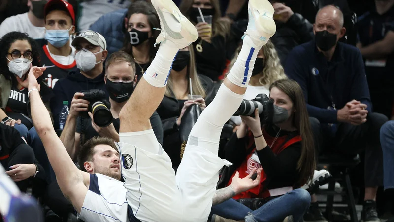 Fotografija: Luka Dončić se je izkazal z borbenostjo. FOTO: Steph Chambers/AFP
