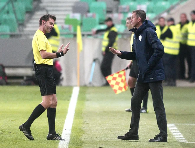 Nicola Rizzoli in slovenski selektor Srečko Katanec leta 2016, ko je Slovenija v Stožicah premagala Slovaško. FOTO: Dejan Javornik
