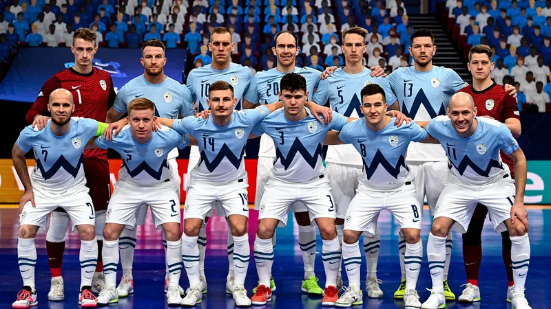 Fotografija: Slovenska reprezentanca v dvoranskem nogometu je na pragu napredovanja v četrtfinala evropskega prvenstva. V današnjem odločilnem dvoboju proti Fincem so Slovenci favoriti. FOTO: Uefa.com