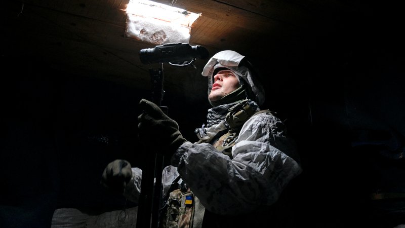 Fotografija: Pripadnik ukrajinske vojske v regiji Doneck. FOTO: Maksim Levin/Reuters
