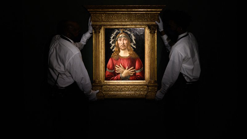 Fotografija: Na četrtkovi dražbi v New Yorku so Botticellijevega Trpečega Jezusa prodali za 45 milijonov dolarjev. FOTO: Ed Jones/AFP
