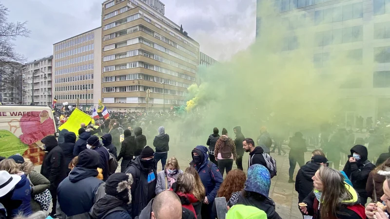 Fotografija: Po navedbah policije se je protestov udeležilo okoli 50.000 ljudi, organizatorji so navajali desetkrat višjo številko. FOTO: Peter Žerjavič