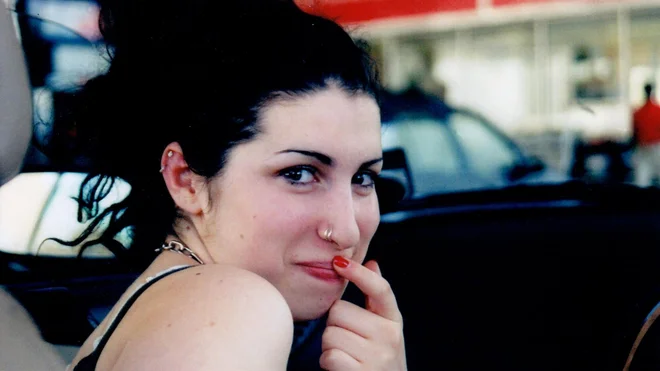 Resnica o Amy Foto Tv Slo
