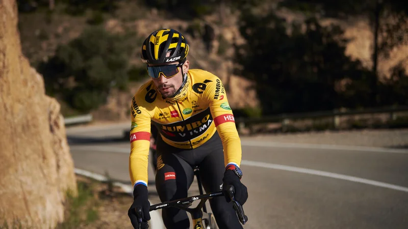 Fotografija: Primož Roglič v Španiji nabira prve kolesarske kilometre v letu 2022. FOTO: Jumbo Visma
