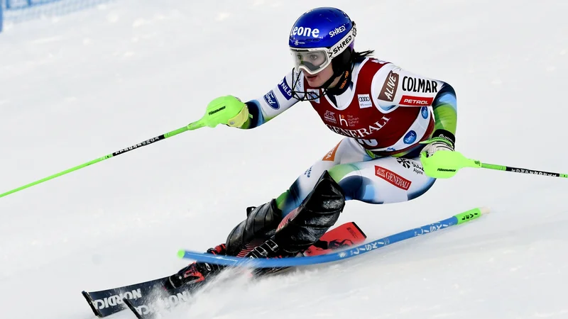 Fotografija: Andreja Slokar je prebolela okužbo s koronavirusom in se vrnila na smučišče. FOTO: Reuters
