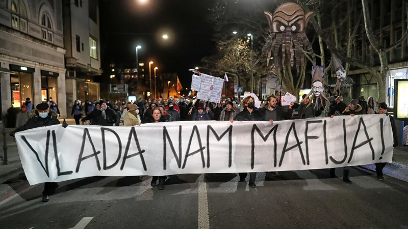 Fotografija: Tradicionalni petkovi protesti. FOTO: Blaž Samec/Delo