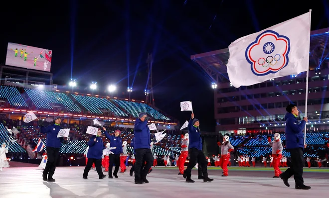 Takole je tajvanska delegacija sodelovala na prejšnjih zimskih olimpijskih igrah v korejskem Pjongčangu. V Pekingu bo navzoča brez političnih predstavnikov. FOTO: Kai Pfaffenbach/Reuters
