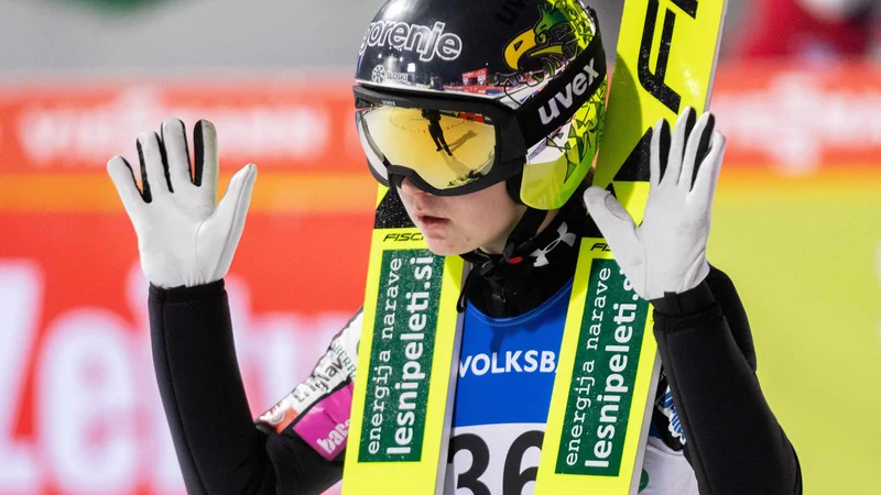 Fotografija: Ema Klinec (na fotografiji) je na svoj skok čakala več kot eno uro. FOTO: Georg Hochmuth/AFP