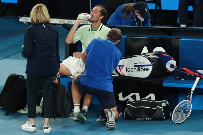 Daniil Medvedjev je imel težave z nogo. FOTO: Brandon Malone/ AFP
