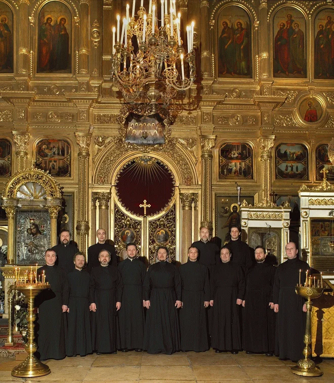 Zbor Moskovske patriarhije, ki izvaja pravoslavne liturgične napeve iz 16. in 17. stoletja ter duhovna dela &shy;ruskih romantičnih skladateljev, bo v Cankarjevem domu nastopil 4. februarja. FOTO: arhiv CD
