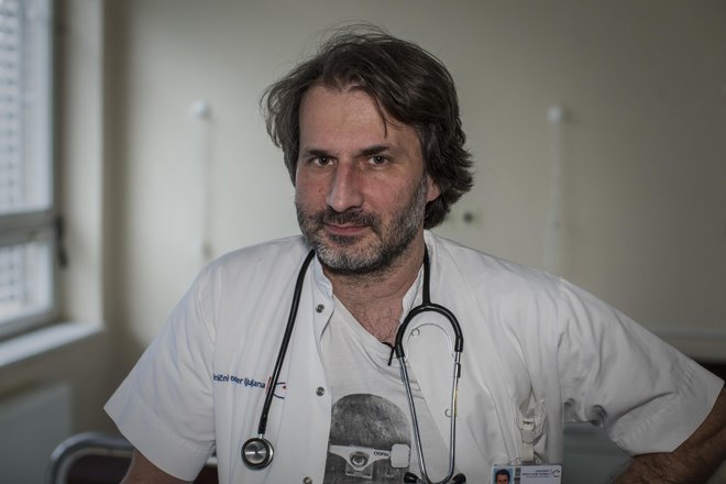 Na Pedaitrični kliniki UKC Ljubljana zagotavljajo kljub omikronu nemoteno oskrbo  malih bolnikov, je dejal Marko Pokorn, strokovni direktor. FOTO: Voranc Vogel/Delo
