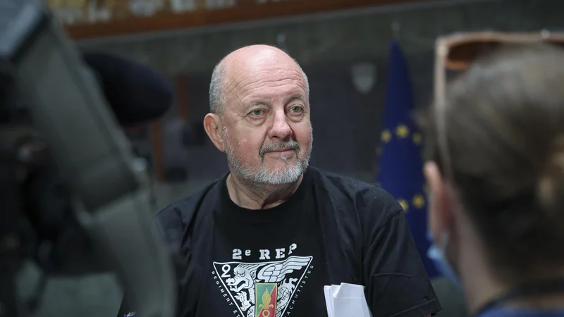 Fotografija: Vodja poslancev SNS Zmago Jelinčič je opustil načrte, da bi v tem mandatu sprejeli popravke kazenskega zakonika. Pravi, da bo nadaljeval v naslednjem. FOTO: Jože Suhadolnik/Delo