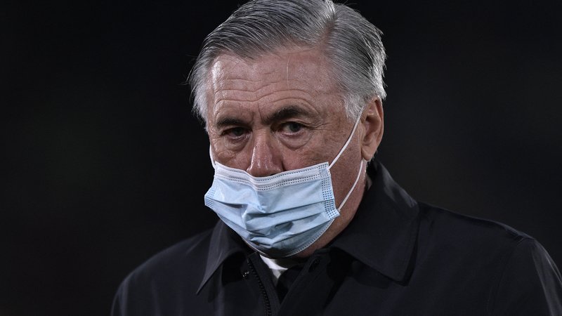 Fotografija: Carlo Ancelotti bo moral obnoviti trenersko licenco. FOTO: Pablo Morano/Reuters
