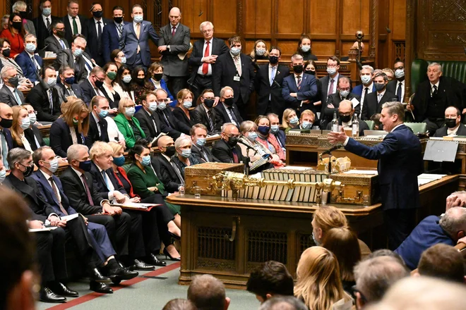 Vodja opozicije Keir Starmer je prepričan, da bi premier moral odstopiti. Foto: Jessica Taylor/Afp
