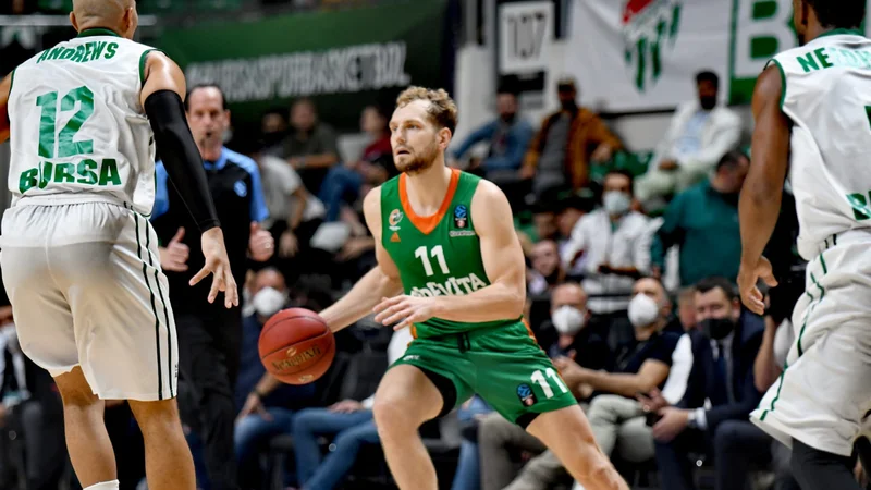 Fotografija: Jaka Blažič je bil prvi strelec Ljubljančanov ob porazu v Bursi. FOTO: Cedevita Olimpija