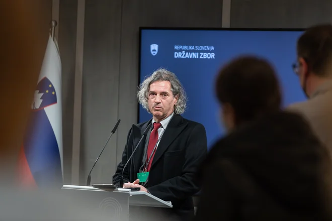 Po sestanku so pred novinarje stopili tudi prvaki strank Kula in tudi sami poudarili, da je šlo predvsem za sestanek spoznavne narave, a da so ugotovili, da imajo skupni cilj, to je zamenjava aktualne vlade. FOTO: Črt Piksi/Delo
