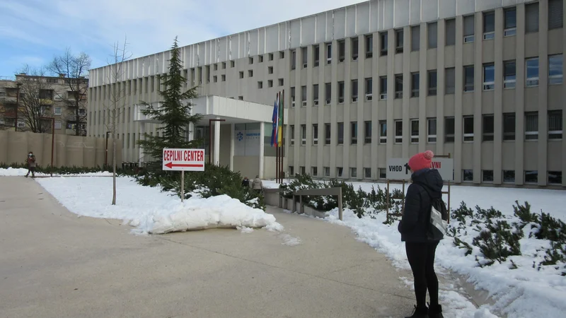 Fotografija: Velenjski mestni svetniki so dopustili možnost podelitve koncesij za izvajanje javne zdravstvene službe. FOTO: Špela Kuralt/Delo
