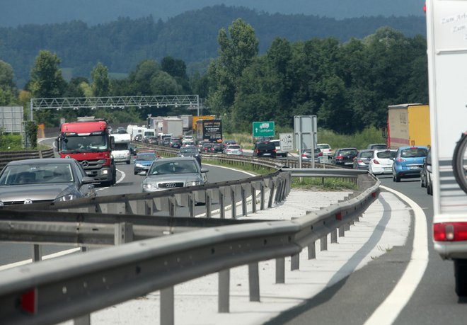 Slovenija je v zadnjih dvajsetih letih dosegla dobre rezultate na področju varnosti v prometu. Foto: Mavric Pivk/Delo

