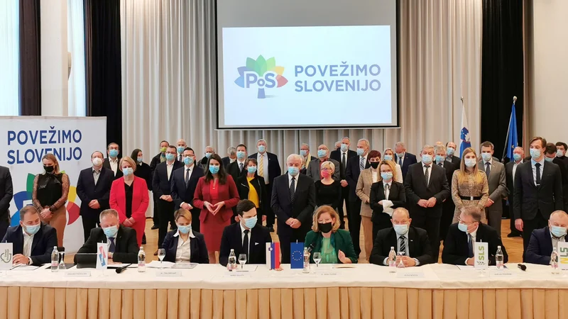 Fotografija: Stranke SLS, Konkretno, Zeleni Slovenije, NLS in Novi socialdemokrati danes podpisujejo sporazum o skupnem nastopu na državnozborskih volitvah pod imenom Povežimo Slovenijo. FOTO: Jože Suhadolnik/Delo