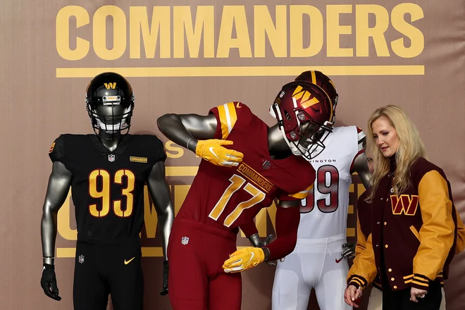 Solastnica kluba Tanya Snyder med predstavitvenim dogodkom na štadionu FedExField&nbsp;v Landoverju v zvezni državi Maryland. FOTO:&nbsp;Rob Carr/AFP
