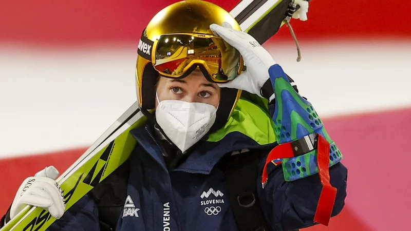 Fotografija: Urši Bogataj je bila olimpijska skakalnica po prvem treningu zelo všeč. FOTO: Matej Družnik/Delo