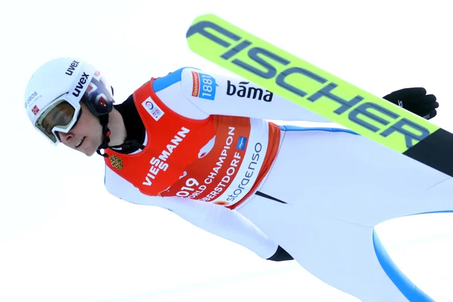 Jarl Magnus Riiber med lanskim nastopom v Oberstdorfu. FOTO: Kai Pfaffenbach/Reuters
