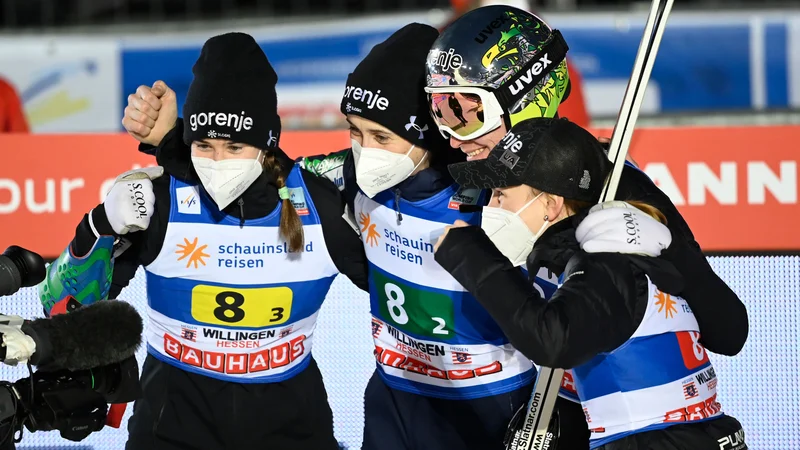 Fotografija: Slovenski ekipni mešani kvartet, v kakršnikoli postavi bo že skakal v Pekingu, je po zmagi v preizkušnji za svetovni pokal v Willingenu favorit za kolajno na ZOI 2022. FOTO: Ina Fassbender/AFP