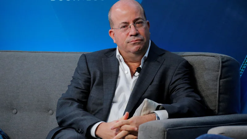 Fotografija: Chris Cuomo je od lastnice CNN zahteval izplačilo preostalih 18 milijonov dolarjev po pogodbi, pri telefonski družbi AT&T pa so raje odpustili še Jeffa Zuckerja (na fotografiji). Foto Lucas Jackson/Reuters