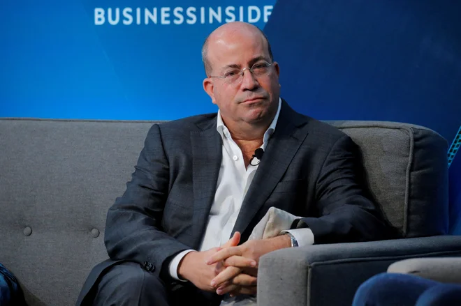 Chris Cuomo je od lastnice CNN zahteval izplačilo preostalih 18 milijonov dolarjev po pogodbi, pri telefonski družbi AT&amp;T pa so raje odpustili še Jeffa Zuckerja (na fotografiji). Foto Lucas Jackson/Reuters
