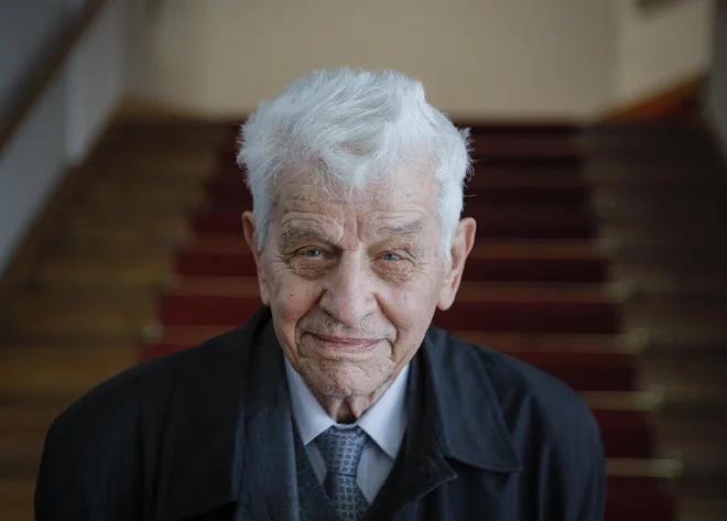 Docent je postal leta 1967, leta 1978 pa redni profesor na oddelku za klasično filologijo. Po upokojitvi je pridobil naziv zaslužnega profesorja na Oddelku za klasično filologijo Filozofske fakultete v Ljubljani. FOTO: Jože Suhadolnik/Delo
