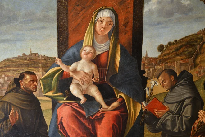 Vittore Carpaccio: Marija z otrokom in svetniki, 1518, olje, platno 210 X 280 cm, iz piranske cerkve sv. Frančiška; detajl z dobro vidnim piranskim obzidjem Foto Ubald Trnkoczy
