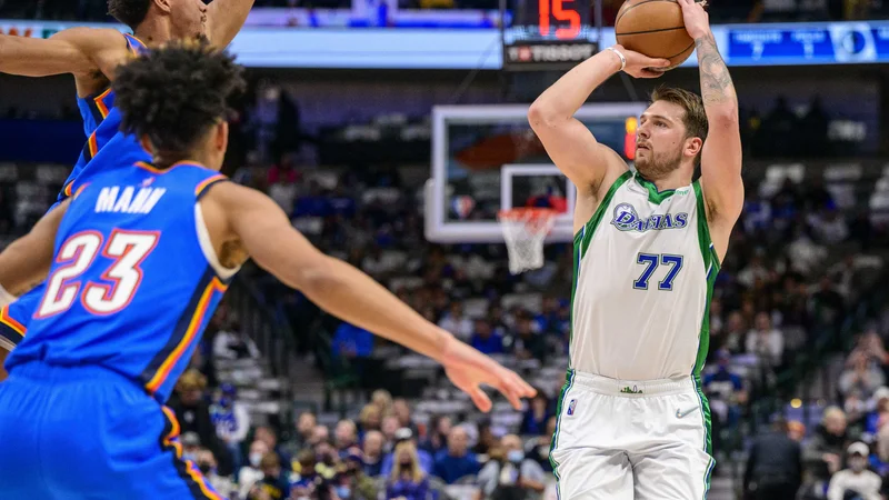 Fotografija: Luka Dončić bo igral v Clevelandu, kjer bo vse v znamenju domačina LeBrona Jamesa in novega ljubljenca domačega občinstva Dariusa Garlanda. FOTO: Jerome Miron/USA TODAY Sports