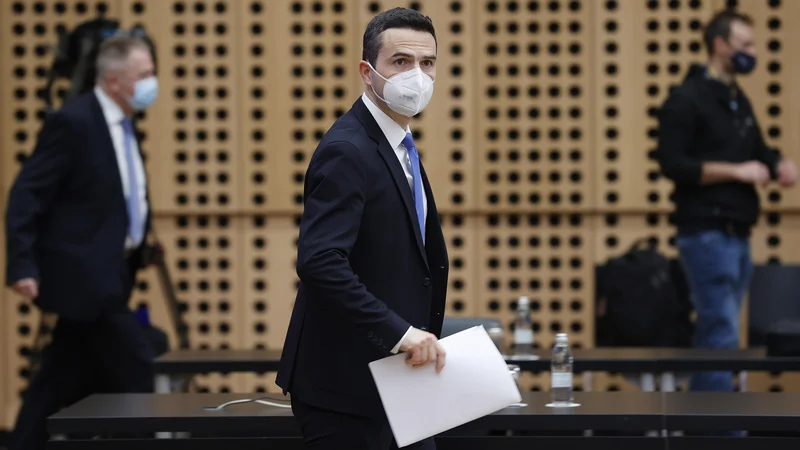 Fotografija: Očitke, da si z izvedbo referenduma na dan volitev želijo kupovati glasove, je predsednik NSi označil za neutemeljene.FOTO: Leon Vidic/Delo