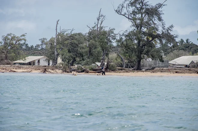 Tongo sta sredi januarja prizadela izbruh vulkana in posledični cunami.

Foto Malau Media Via Reuters
