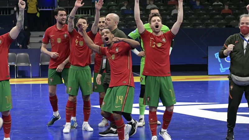 Fotografija: Po zmagah na euru v Ljubljani pred štirimi leti in na lanskem svetovnem prvenstvu v Litvi bodo Portugalci igrali že tretji zaporedni finale na velikih tekmovanjih. FOTO: Gerrit Van Keulen/AFP