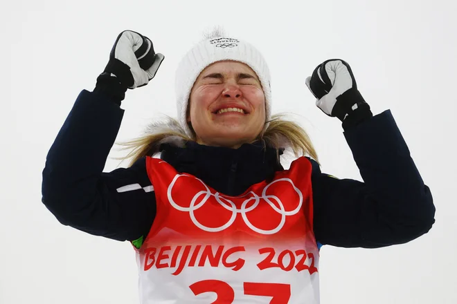 Nika Križnar po velikem podvigu ni mogla zadrževati solz. FOTO: Hannah Mckay/Reuters
