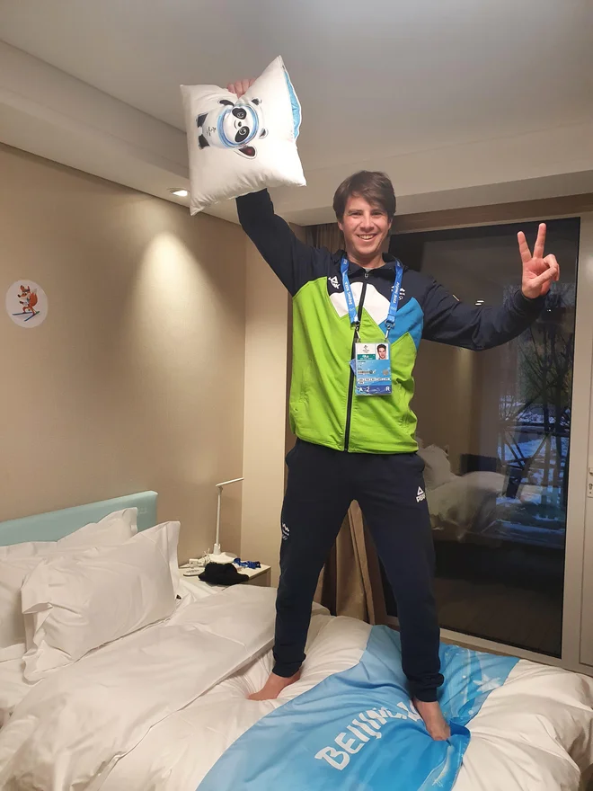 Žan Košir ni izgubil dobre volje niti v posebnem karantenskem hotelu. FOTO: OKS

