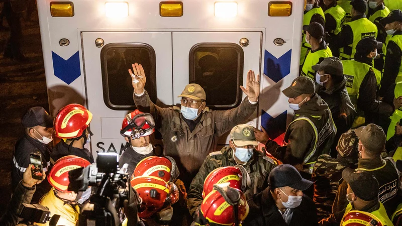 Fotografija: Reševalci so se do dečka prebili prepozno. FOTO: Fadel Senna/AFP