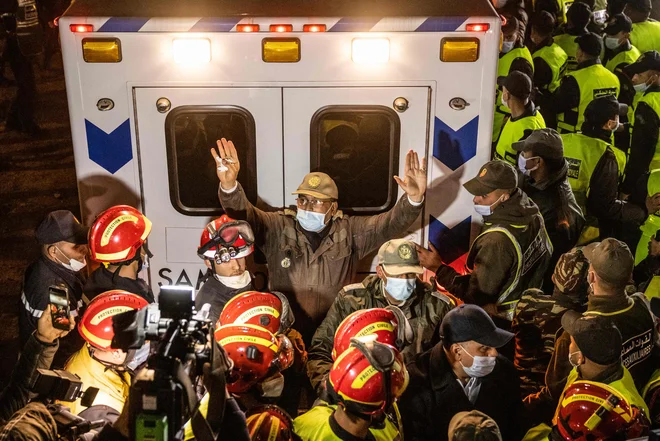 Reševalci so se do dečka prebili prepozno. FOTO: Fadel Senna/AFP
