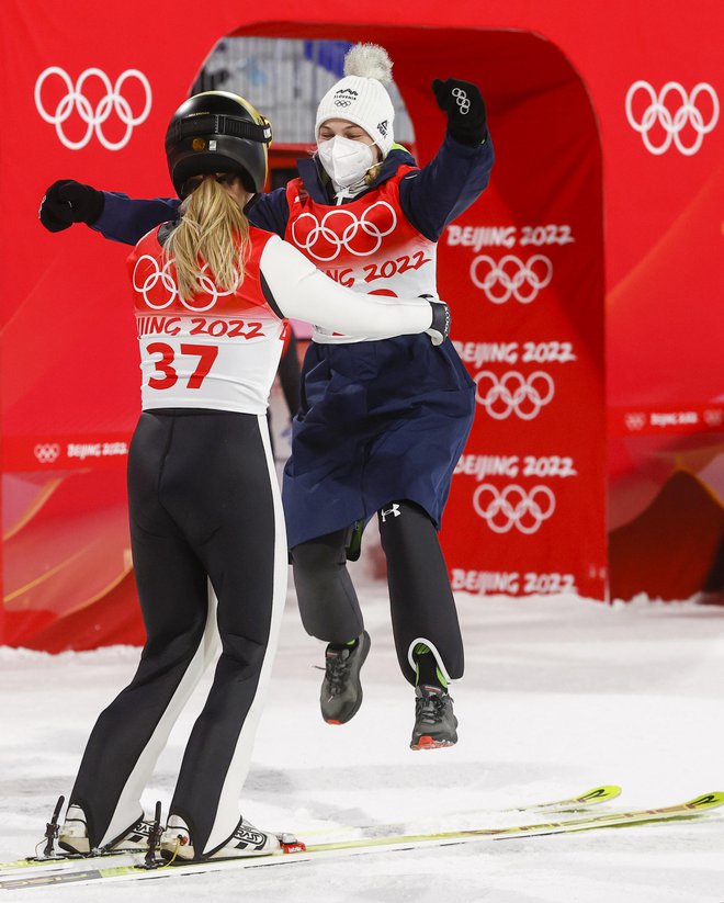 Urša Bogataj in Nika Križnar sta slovenski junakinji iger v Pekingu. FOTO: Matej Družnik
