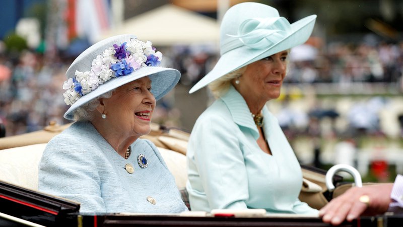 Fotografija: Britanska kraljica Elizabeta II. je z odločitvijo potegnila črto pod enim ključnih nerešenih vprašanj svojega nasledstva: prihodnjim statusom vojvodinje Cornwallske. FOTO: John Sibley/Reuters
