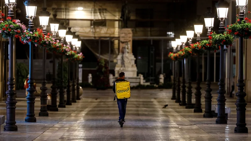 Fotografija: Takšna je bila ena najbolj tipičnih fotografij iz velikih mest v času zaprtij zaradi pandemije. FOTO: Jon Nazca/Reuters