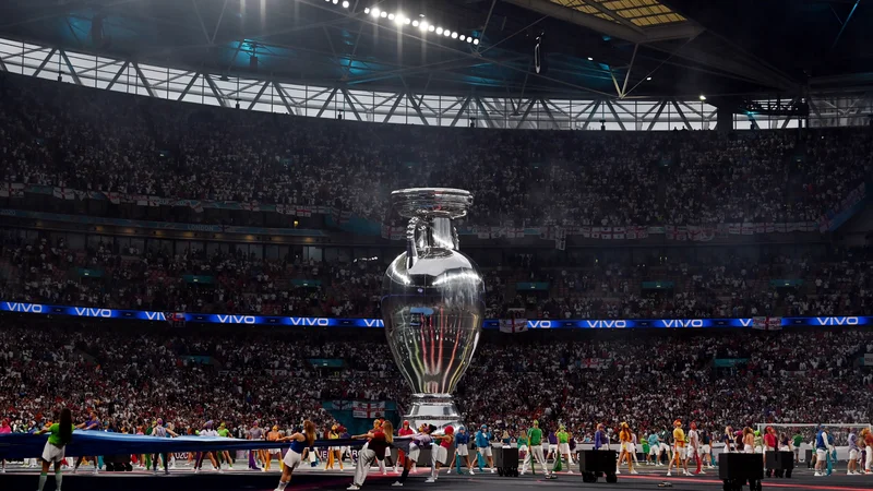 Fotografija: Angležem je pripadlo zadnje dejanje eura 2022, skupaj z drugimi Otočani pa želijo organizirati celoten turnir leta 2028. FOTO: Paul Ellis/Reuters