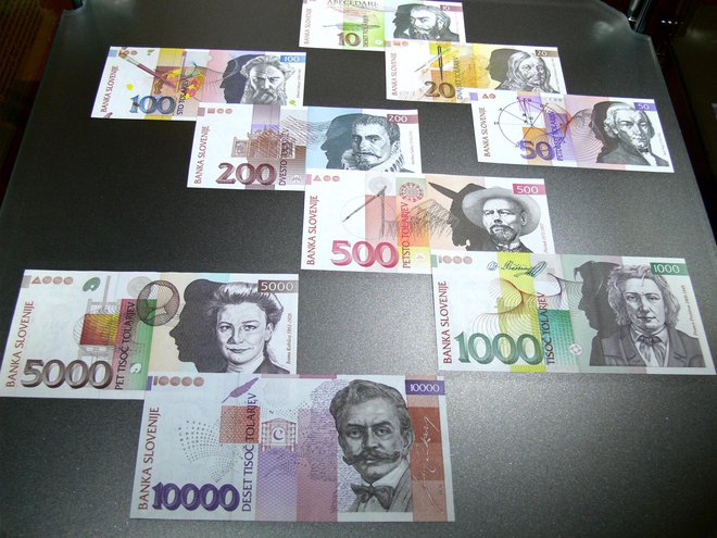 Prešerna je za bankovec za 1000 tolarjev upodobil Rudi Španzel, še danes pa je z nami na kovancu za dva evra. FOTO: Primož Hieng
