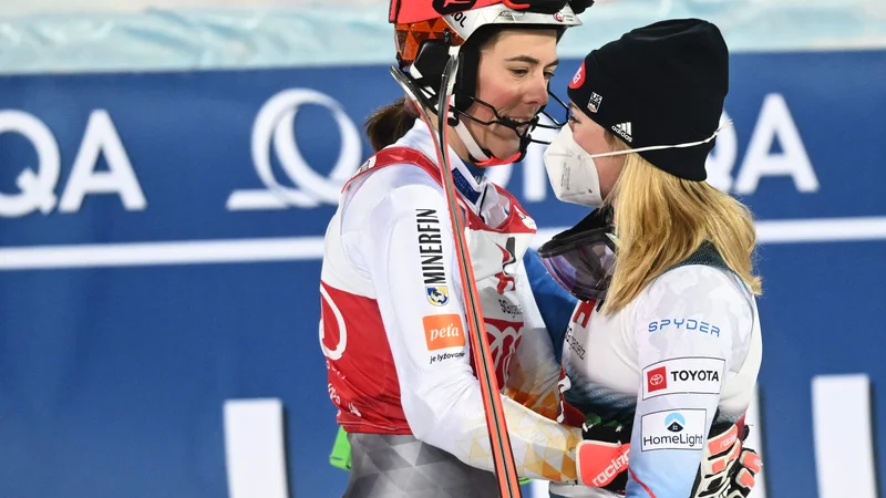 Fotografija: Petra Vlhova (levo) in Mikaela Shiffrin (desno) sta ostali praznik rok. FOTO: Joe Klamar/AFP
