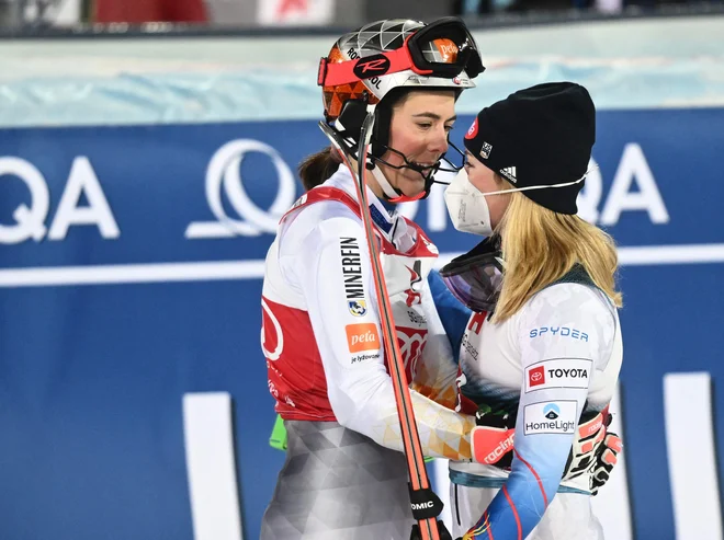 Petra Vlhova (levo) in Mikaela Shiffrin (desno) sta ostali praznik rok. FOTO:&nbsp;Joe Klamar/AFP
