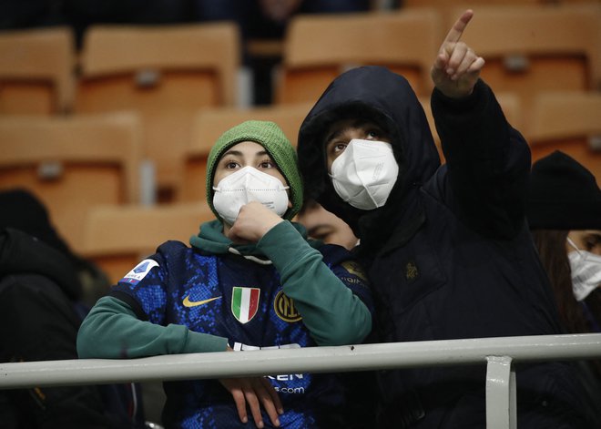 Italijanski ministri so napovedali, da nameravajo dvigniti zgornje meje udeležbe na 75 odstotkov zmogljivosti za zunanje stadione in 60 odstotkov zapolnjenosti za dvorane. FOTO: Alessandro Garofalo/Reuters
