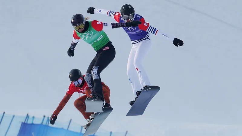 Fotografija: Lindsey Jacobellis je ugnala Francozinjo Chloe Trespeuch in Kanadčanko Meryeto Odine (vse na fotografiji). FOTO: Mike Blake/Reuters